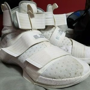 LeBron James soldier 10's